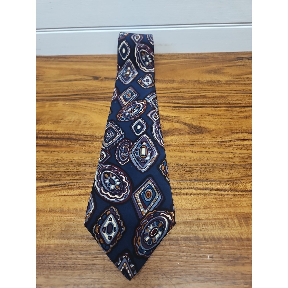 Vintage Men's Necktie‎ Savvy..100% Silk Geometric Design Made In USA